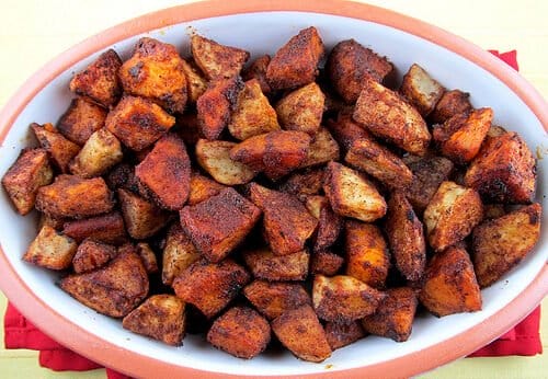 CINNAMON CHILI ROASTED SWEET POTATOES