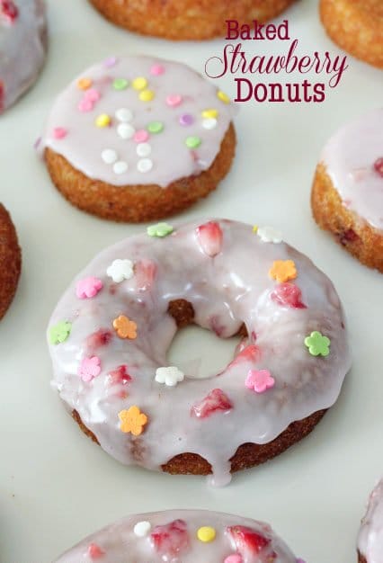 BAKED STRAWBERRY DONUTS